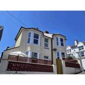 Charming 2-Bed House in Dawlish town centre