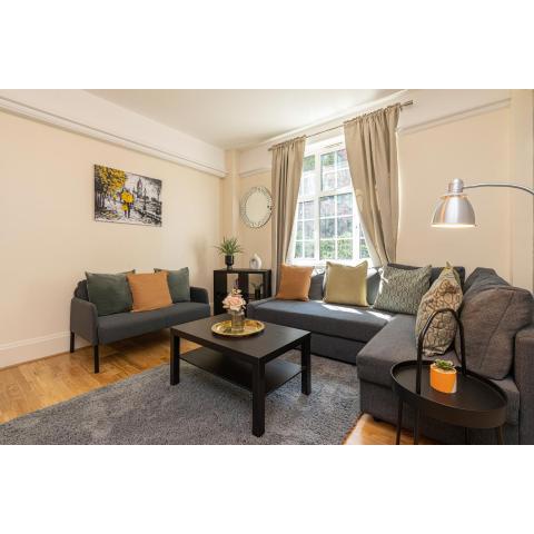 Charming 2 Bedroom Flat in Kensington High Street