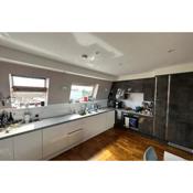 Charming 2BD Flat w Chic Terrace Kentish Town