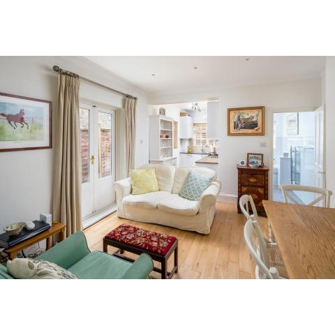 Charming 2BR flat with patio in Hammersmith