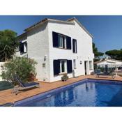 Charming 4 bedroom beach house with pool - La Costa Boubou