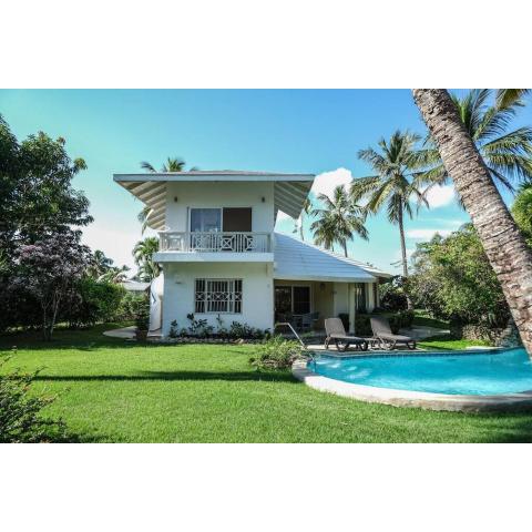 Charming ocean front 3 bd villa