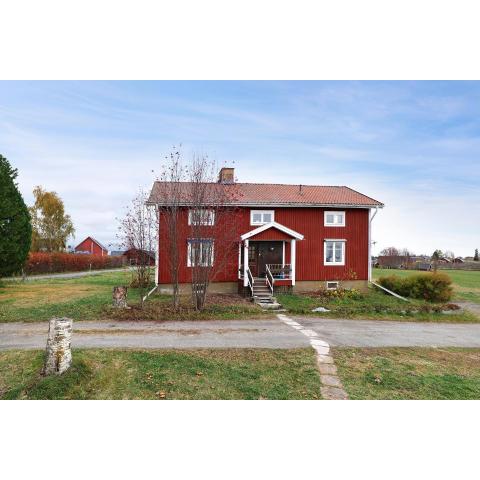 Charming old 3BR house w/ open location near Piteå and Markbygden