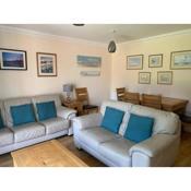 Cheerful 3 bedroom home close to beach and High St