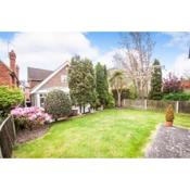 Cheerful 3 bedroom house with generous rear garden