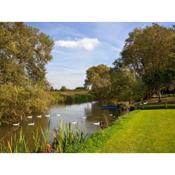 Cherbridge Lodges - Riverside lodges, short lets (business or holidays)