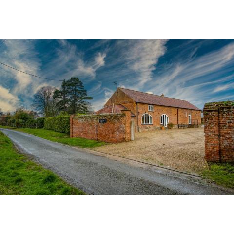 Chestnut Barn, North Norfolk with private hot tub & close to beaches