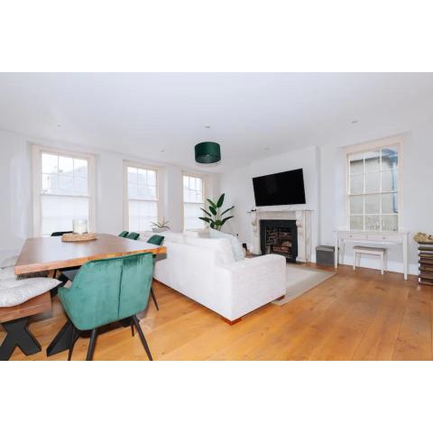 Chic & Characteristic 2BD House - Irishtown