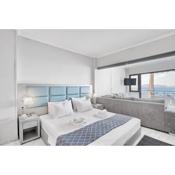 Chic, Modern Seaside Oasis in Sunny Piraeus!