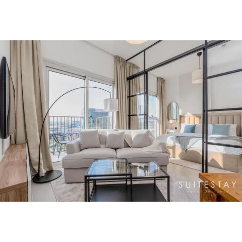Chic Urban 1BR Apartment With Direct Mall Access