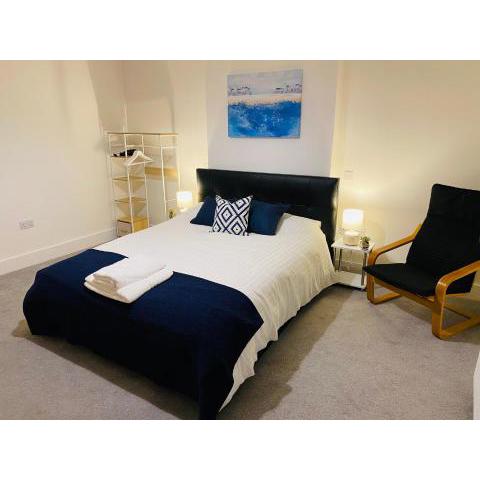 Church Road Apartment by Aldershot Short Stays