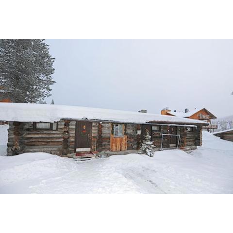 Classic Log Cabin Ski-in Ski-out