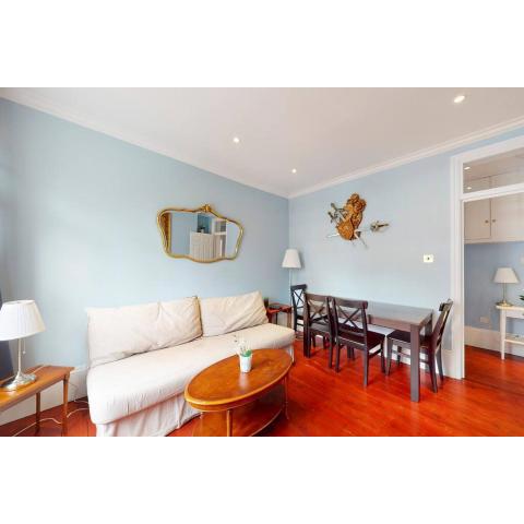 Classic Mayfair 1 BR apartment