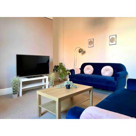 Close to city centre-Quayside bright apartment