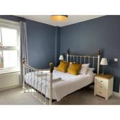 Coast House Cromer - Sleeps 15, hot tub, sea views