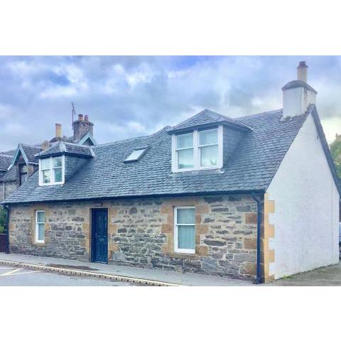 Comfy 3-Bed Cottage in Newtonmore