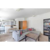 Contemporary 2BD Flat - 2 Mins to Clapham Common!