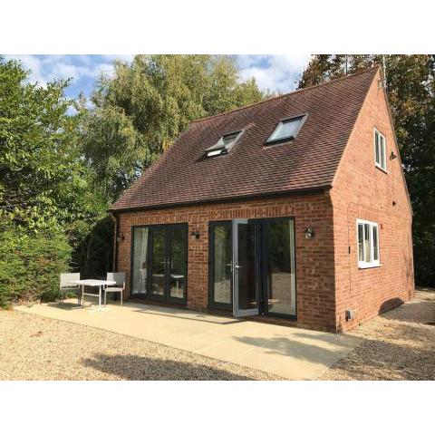 Contemporary Cottage outside South Harting