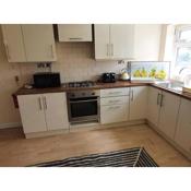 CONTRACTORS & FAMILIES 5 BEDROOM HOUSE 7 BEDS - WIFI *GARDEN* PARKING