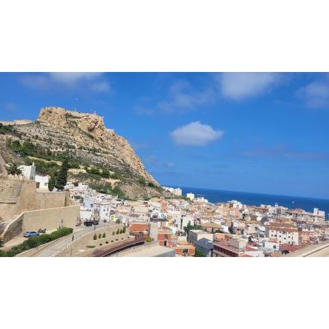 Corazón de Alicante con vistas al mar y al castillo