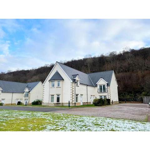 Corran, Glenloch View, Fort William 2-Bedroom Loch Side Flat