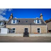 Cosy Cottage in Fishertown, Nairn - Free Parking & Pets welcome!