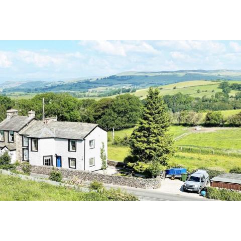 Cosy country cottage with log fireplace and views