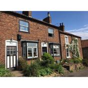 Cosy Lincs Wolds cottage in picturesque Tealby