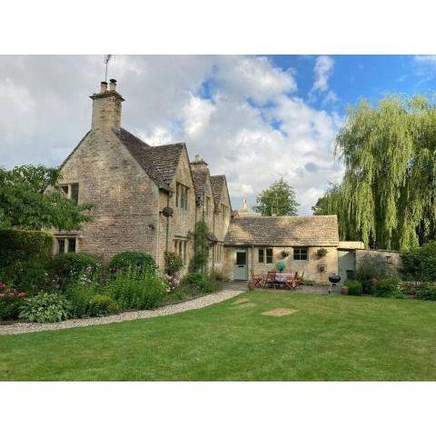 Cotswolds Riverside Cottage in Bibury