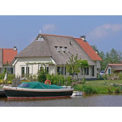 Country house with a terrace near the Langweerder Wielen