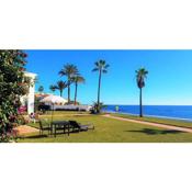 Cozy beach front house with open sea views located in Calahonda only few minutes away from Marbella - Costa del sol - CS120