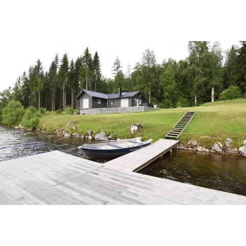 Cozy holiday home with its own jetty and panoramic views of Norra Orsjon