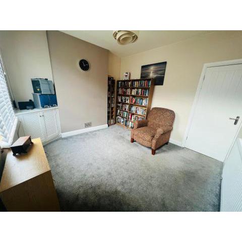 Cozy One bedroom house with garden in Luton