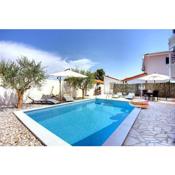 Cozy villa Michelle with private pool near Pula