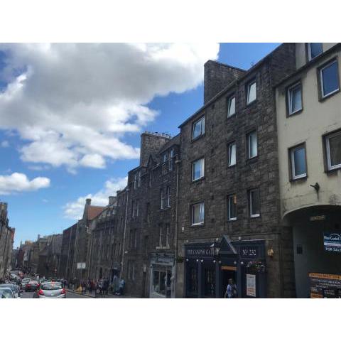 Crags View Apartment On The Royal Mile