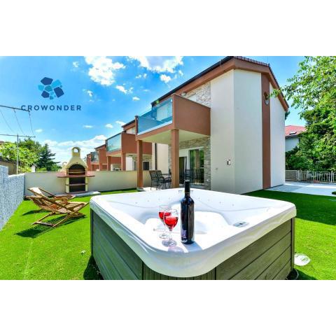 Crowonder Cascada Villa with Jacuzzi - S3