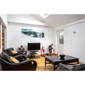Curb Properties - Fabulous Town House 5 Min Walk To Town Centre