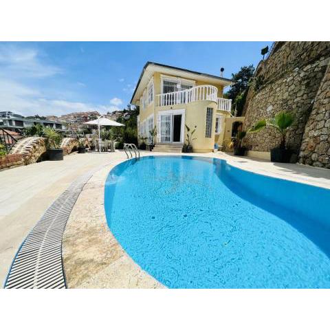 Dazzling Villa with Private Pool in Alanya