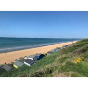 Delightful 2 bedroom caravan - near Milford-on-Sea