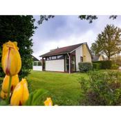 Detached bungalow in Zeeland on the Stelleplas