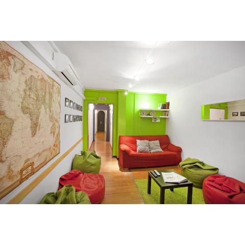 Diagonal House Hostel