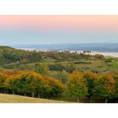 Dolphin View Hillockhead