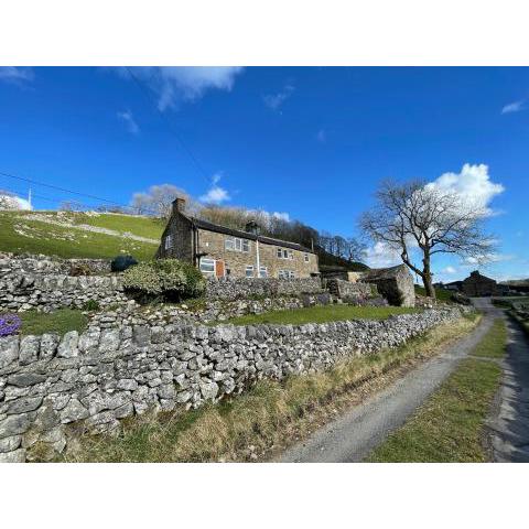 Dove Cottage - Stay at Gwens