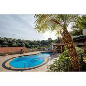 Dream Lux Flat with great Outdoors, Pool & Parking