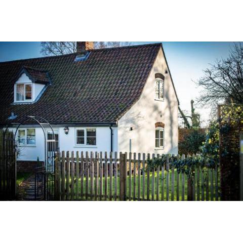 Dreamy Suffolk Country Cottage Escape