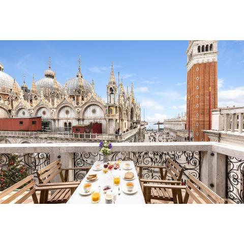 Due Leoni Terrace In St Mark's Square