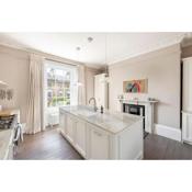 Dunsford House - Elegant Townhouse with Parking