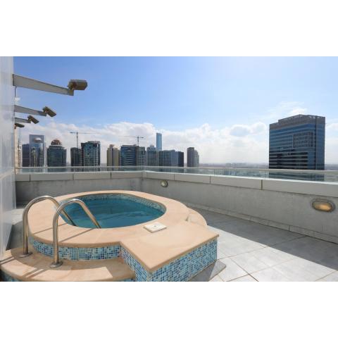 Duplex Penthouse with Private Rooftop Plunge Pool in Dubai Marina