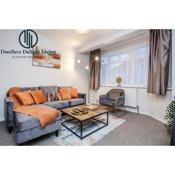 Dwellers Delight Living Ltd Serviced Accommodation Fabulous House 3 Bedroom, Hainault Prime Location ,Greater London with Parking & Wifi, 2 bathroom, Garden