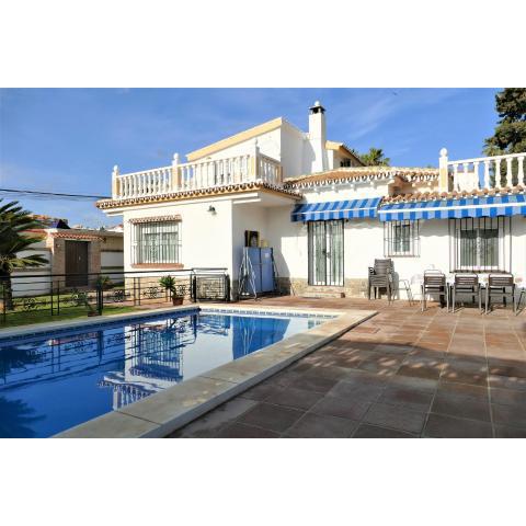 El Descanso - by Costadelsolholiday FAMILY VILLA BY MARINA heated private pool!